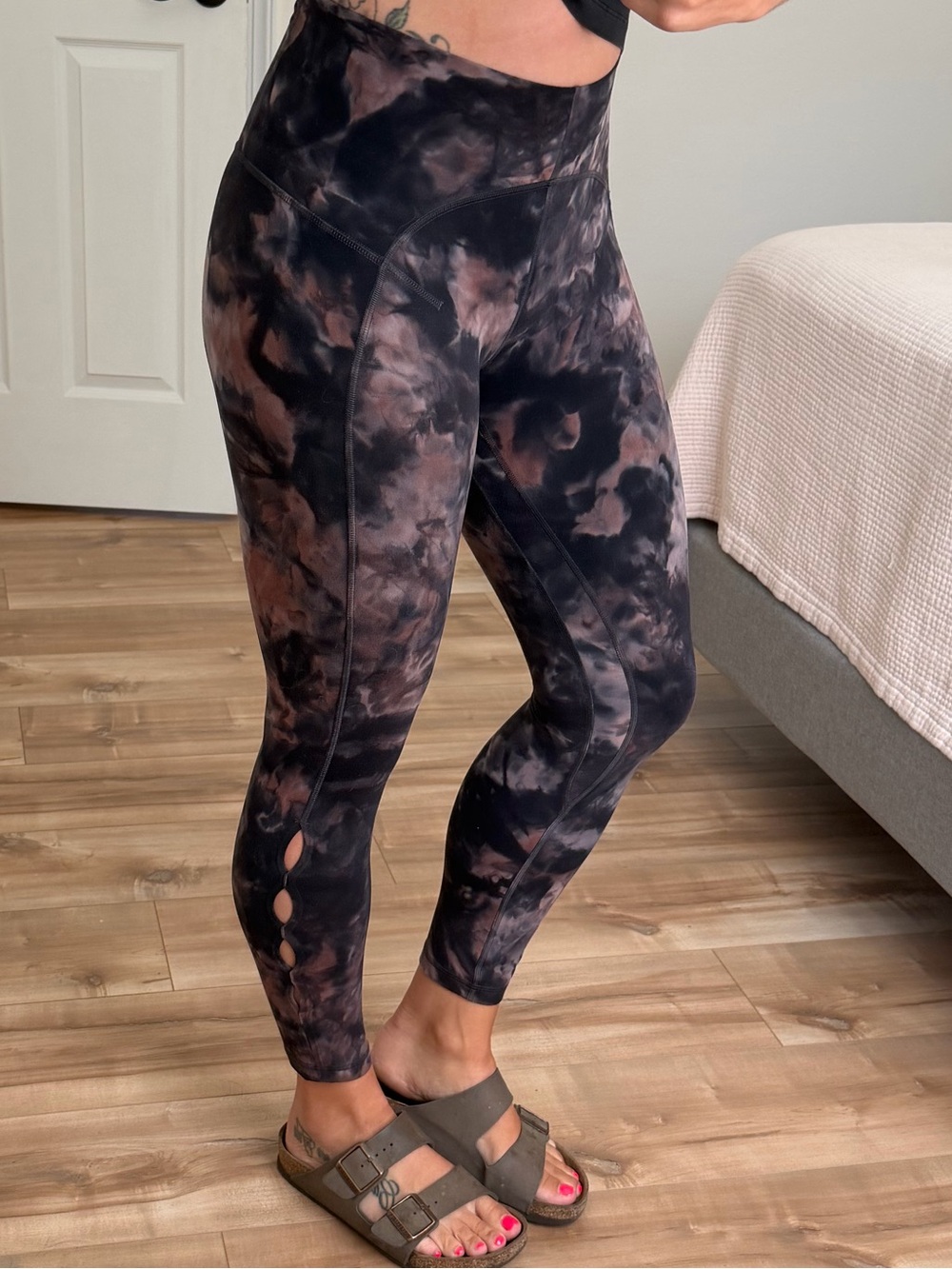 Lululemon Unlimit High-rise Crop 23” w/ Keyhole Diamond dye Sz 4 SUPER SOFT RARE